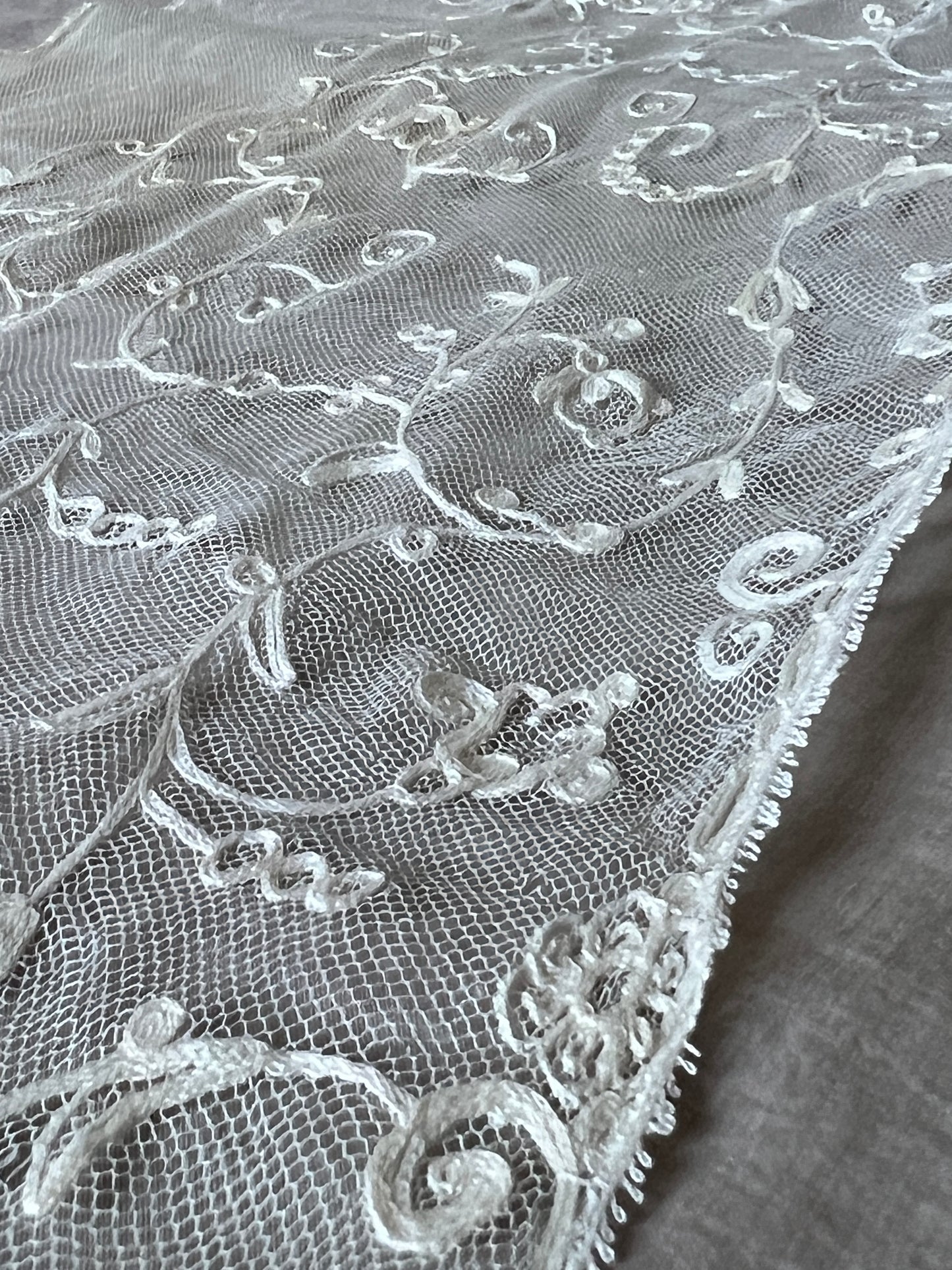 チュール刺繍レースミニヴェール
