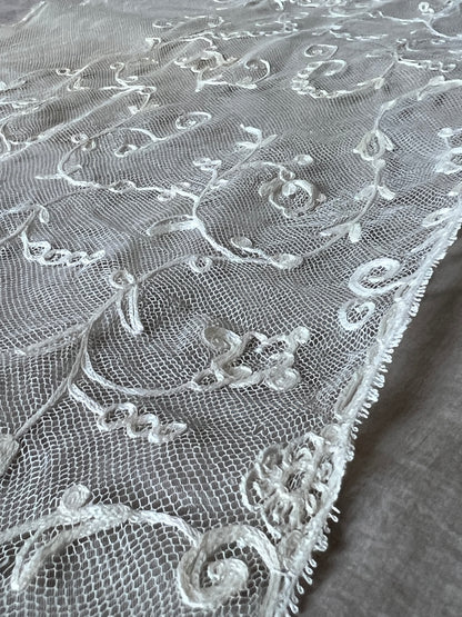 チュール刺繍レースミニヴェール