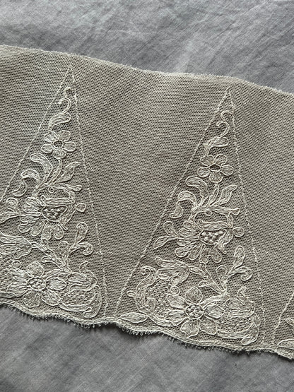 チュール刺繍レース