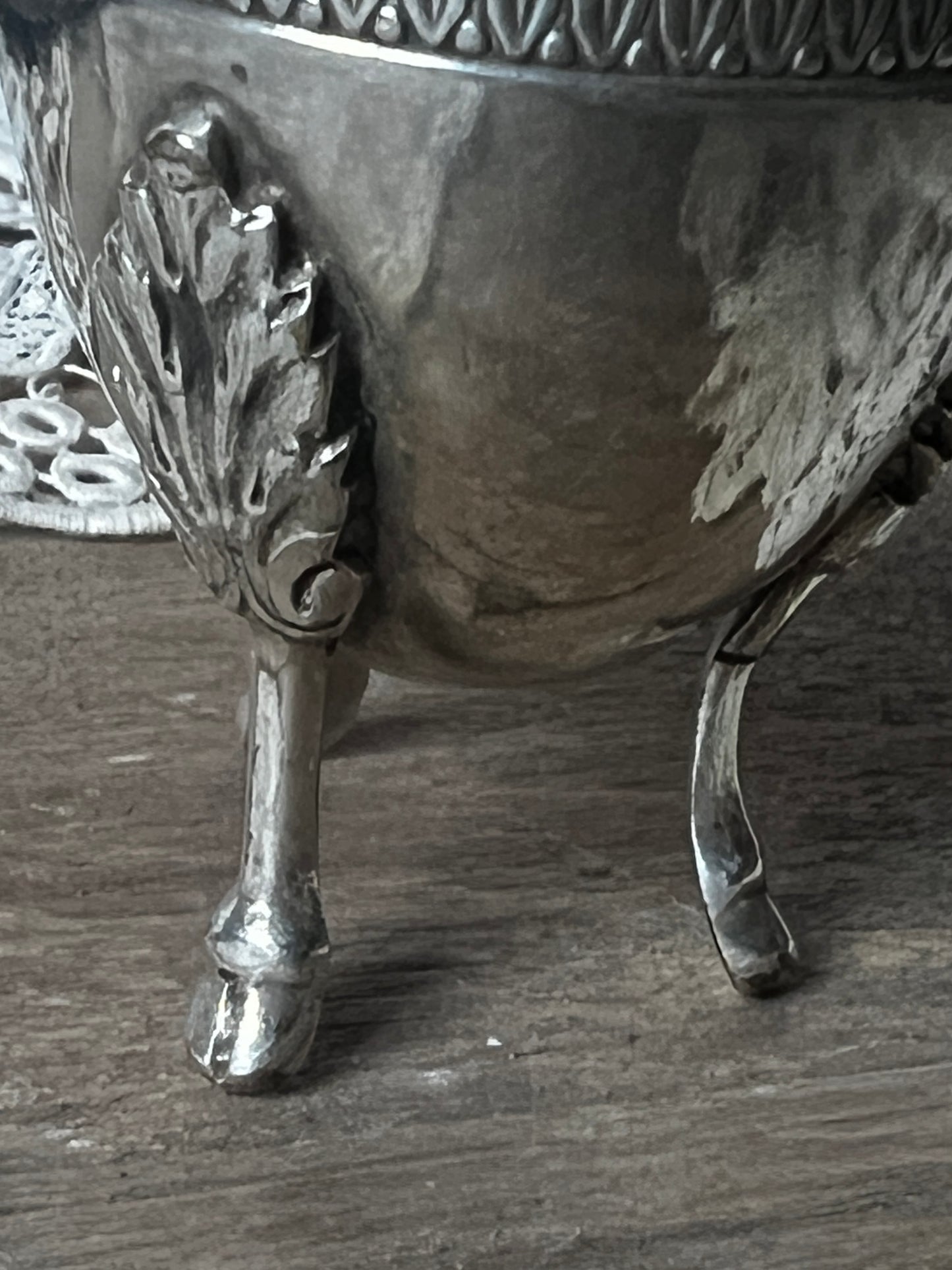 獣脚銀エッグスタンド