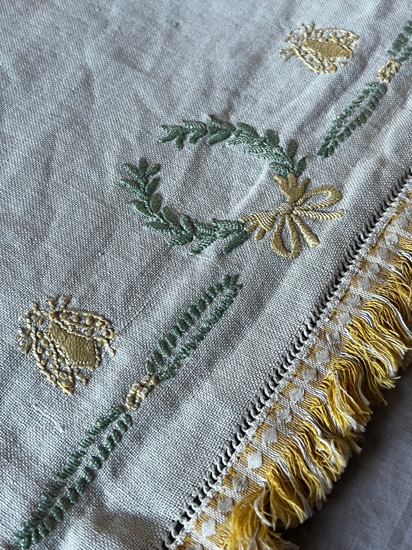 ★刺繍飾り布(蜂)