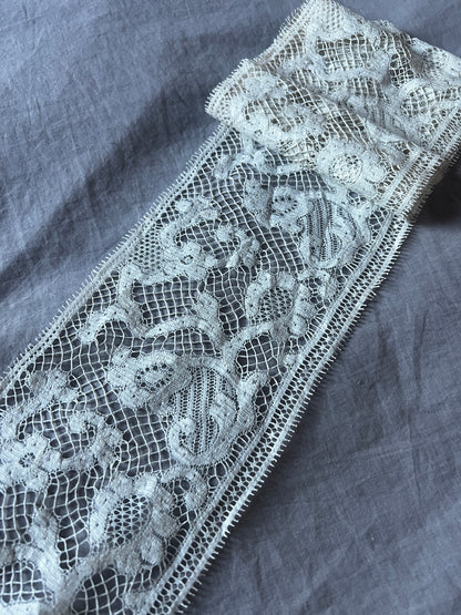 アンティークレース