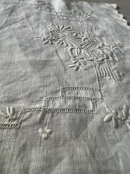 ★白刺繍リネンクロス