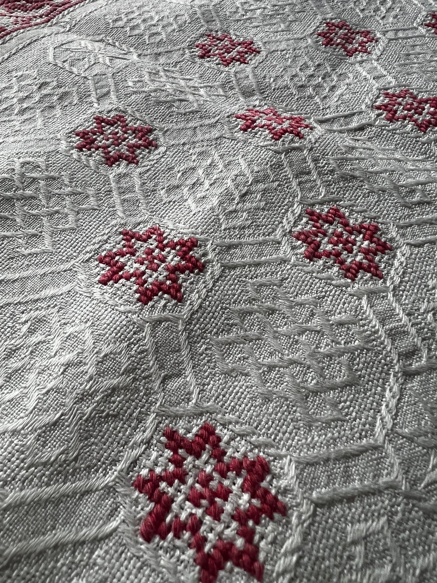 赤糸刺繍テーブルセンター