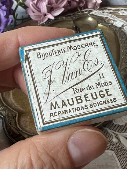 紙箱入りミニチュア母子像