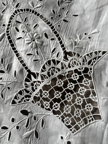 白刺繍の端布(ダメージ)