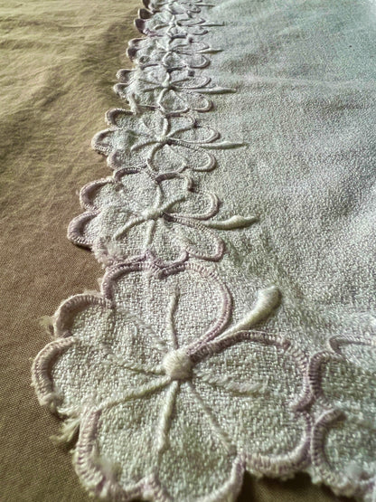 クローバーの刺繍クロス