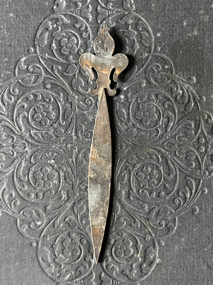 百合紋章型メダイ付きパーツ