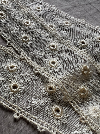 チュール刺繍レース