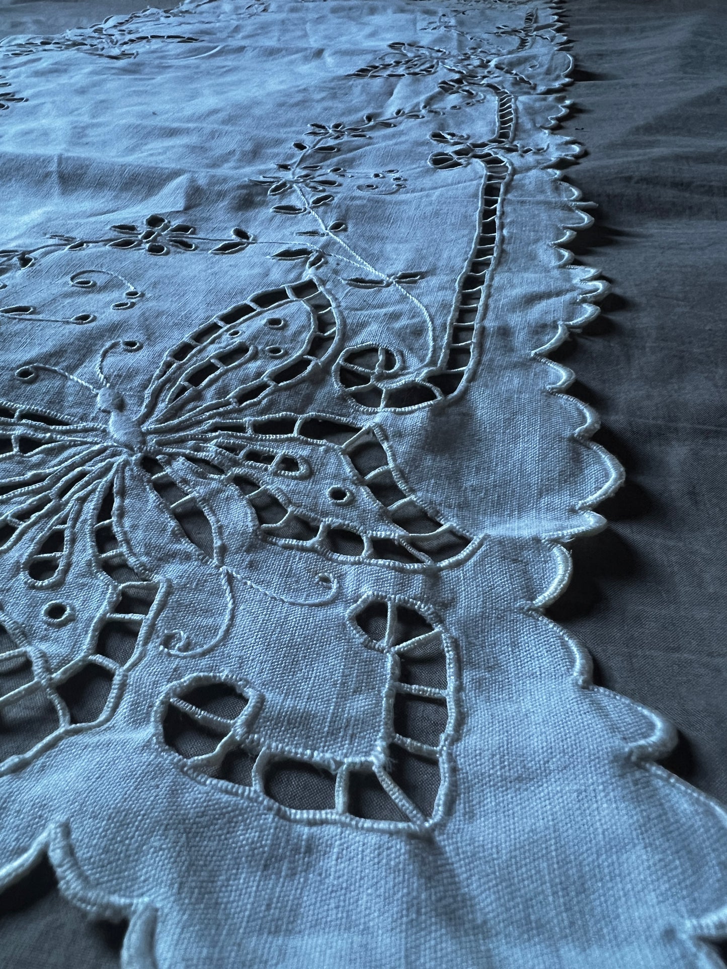 カットワーク刺繍クロス