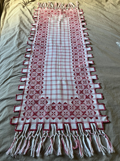 赤糸刺繍のクロス