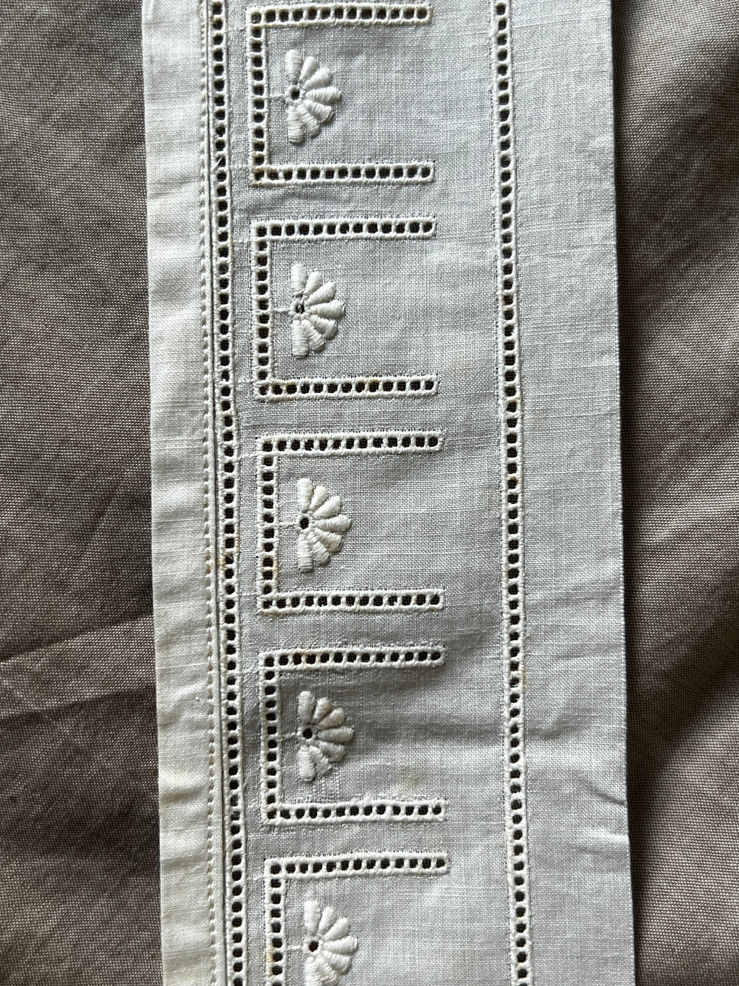刺繍トリム
