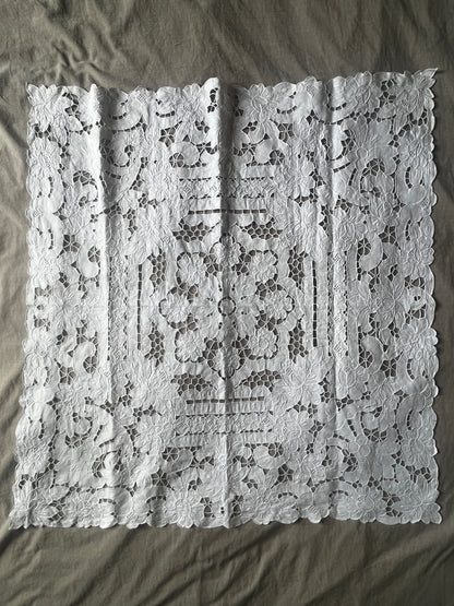 カットワーク刺繍クロス