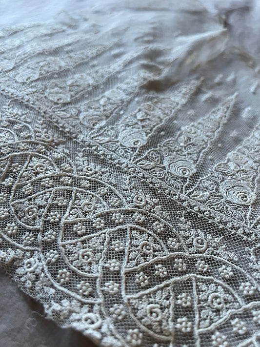 チュール刺繍レース端布