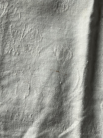 モノグラム赤糸刺繍リネンクロス