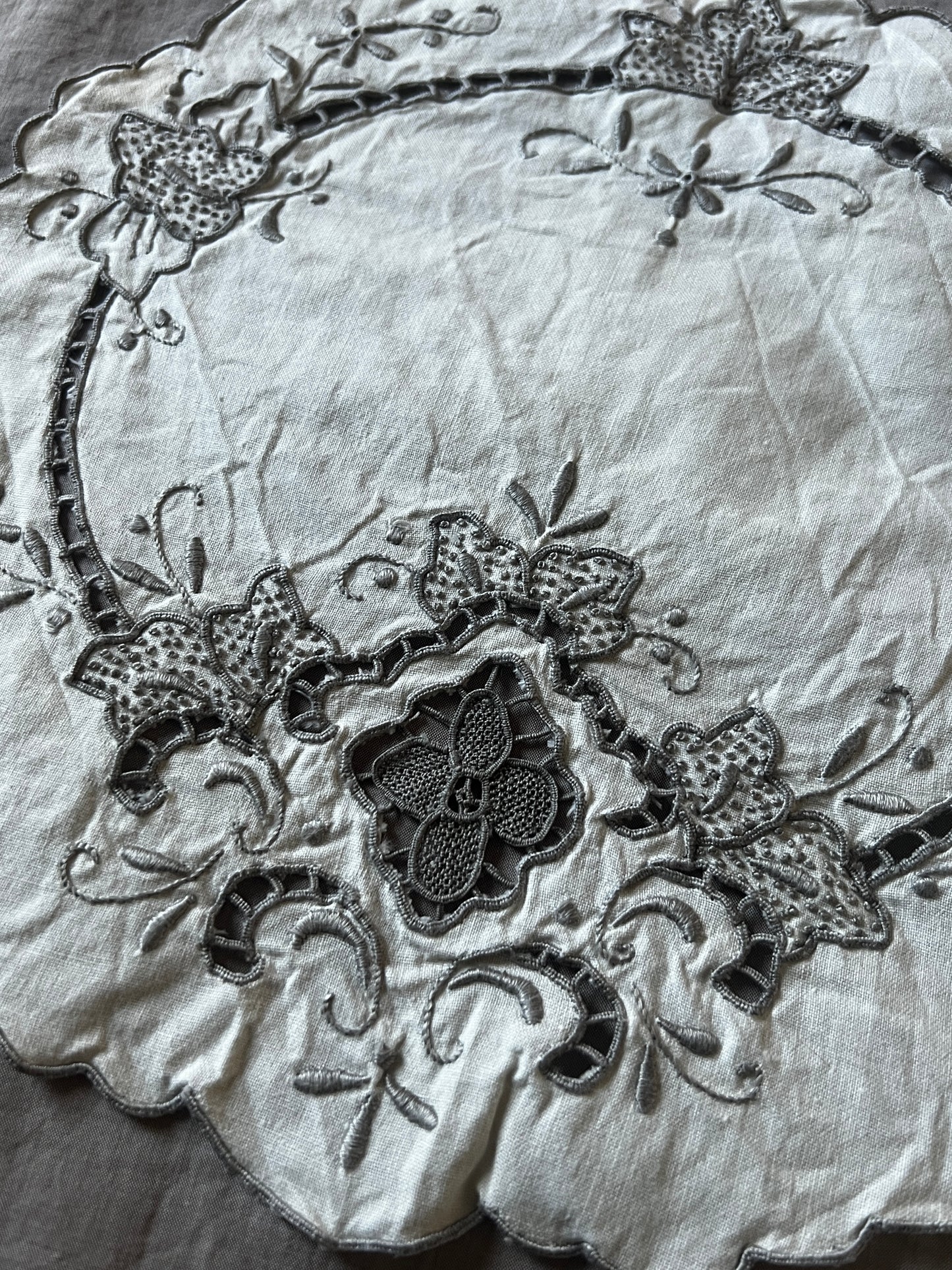 マデイラ刺繍ドイリー