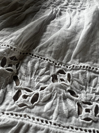 白刺繍のドレスパーツ