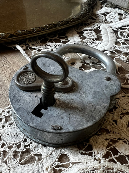 ★古い南京錠