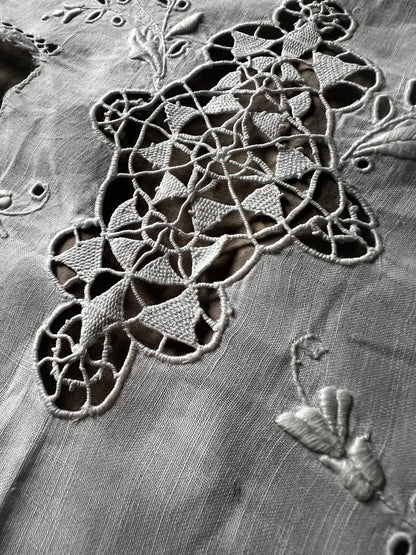 白刺繍の端布(ダメージ)