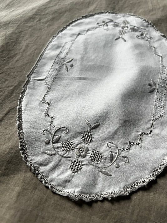 ★楕円形刺繍クロス