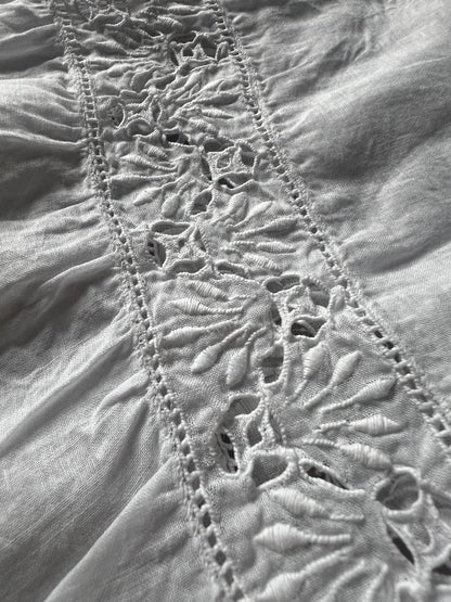 白刺繍のドレスパーツ