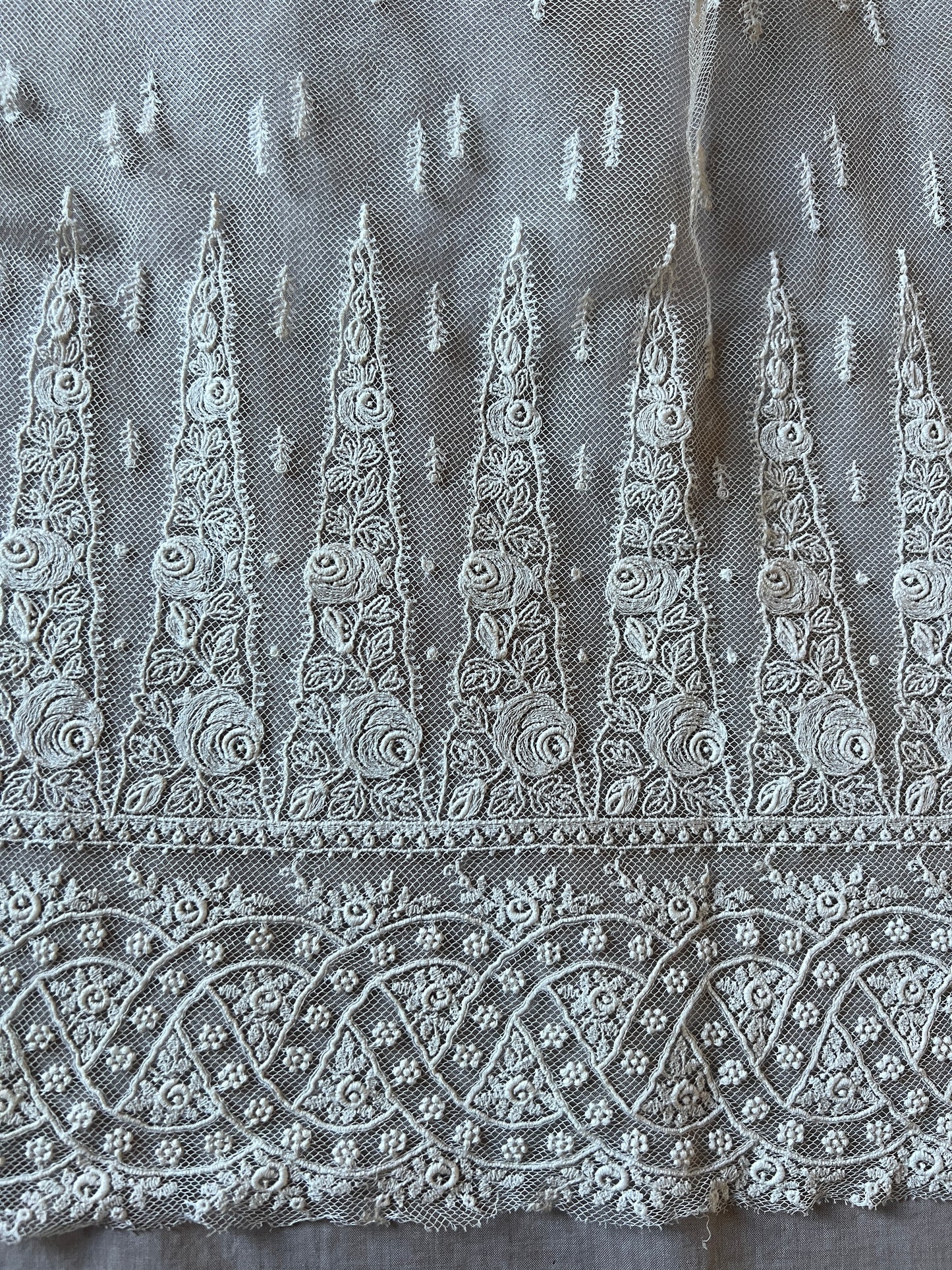 チュール刺繍レースフリル飾り