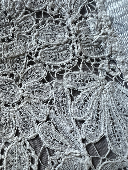 デュシェスレースの円形クロス