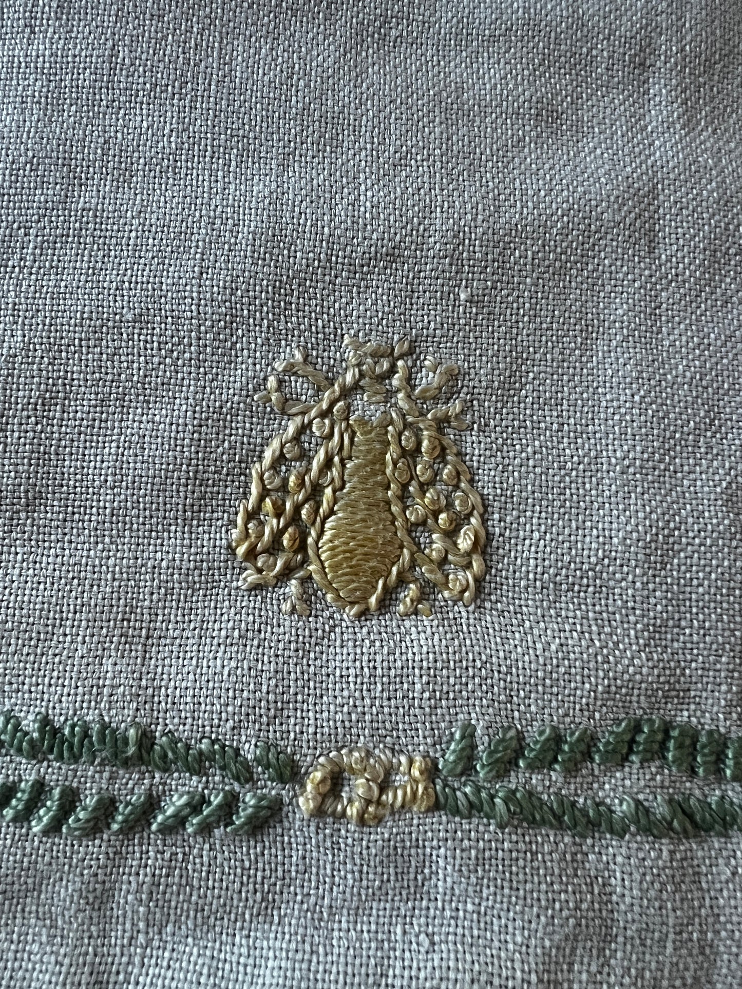 ★刺繍飾り布(蜂)