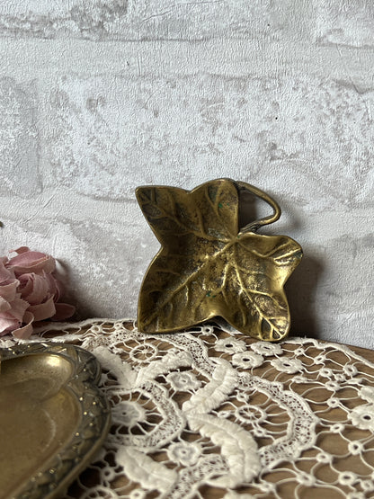★真鍮製トレイ（葉っぱ）