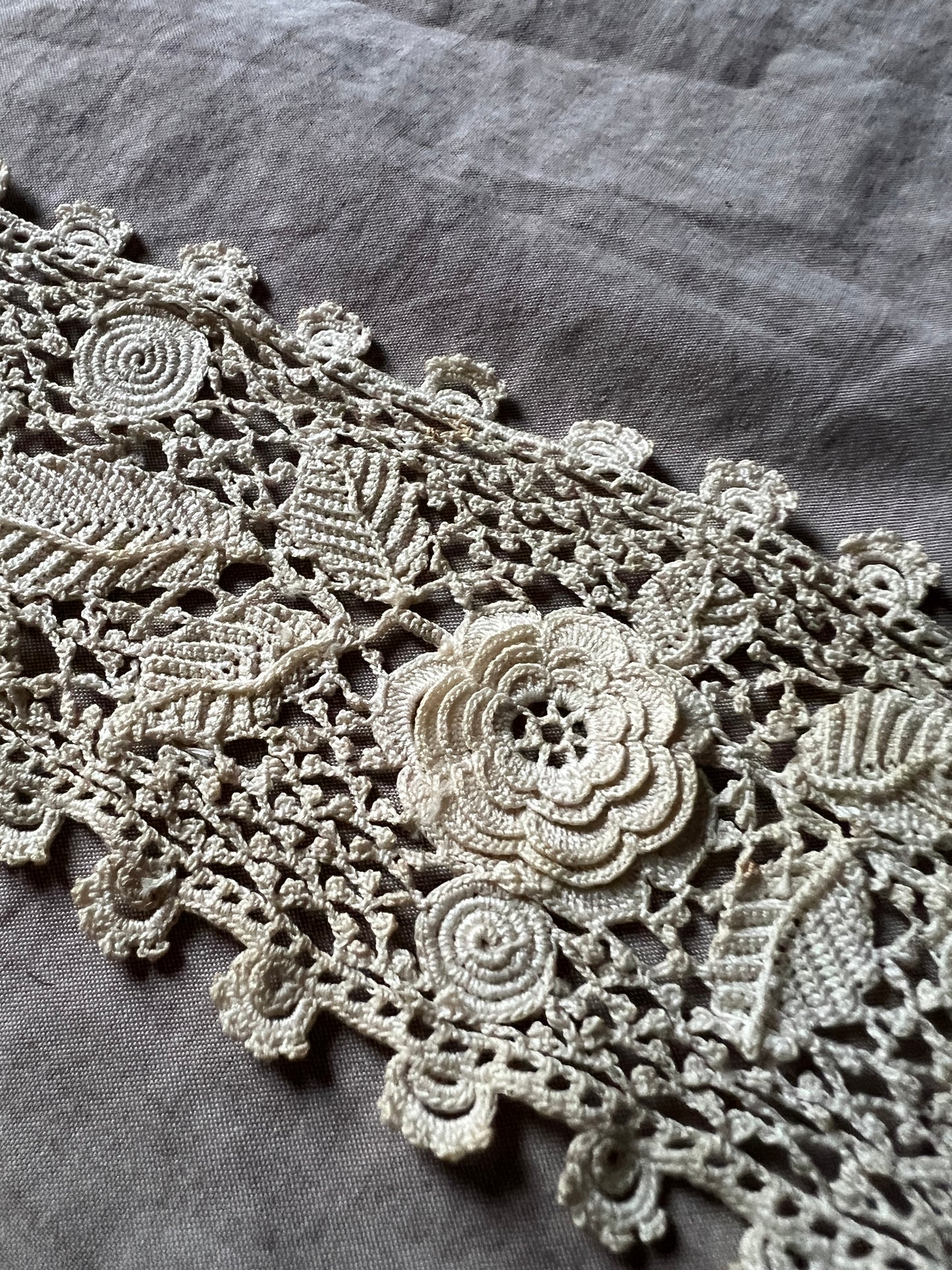 レースと刺繍の飾りパーツセット