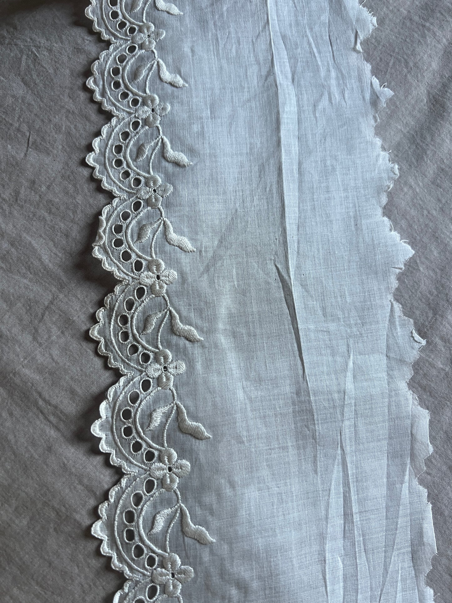 白刺繍トリム
