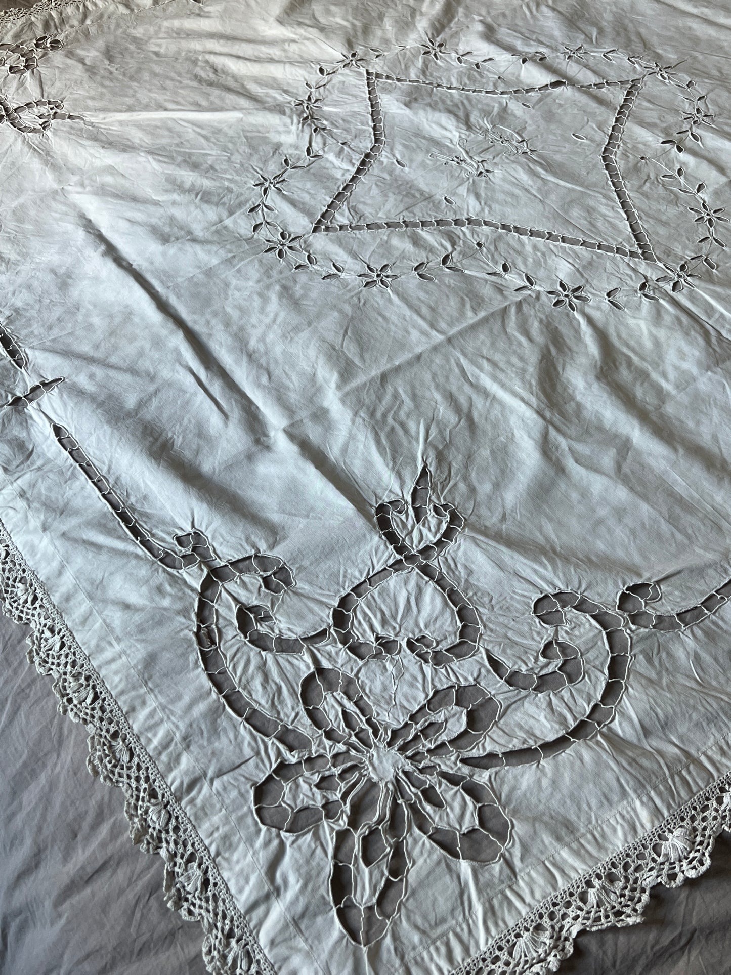 カットワーク刺繍クロス