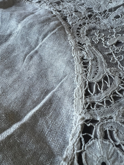 デュシェスレースの円形クロス