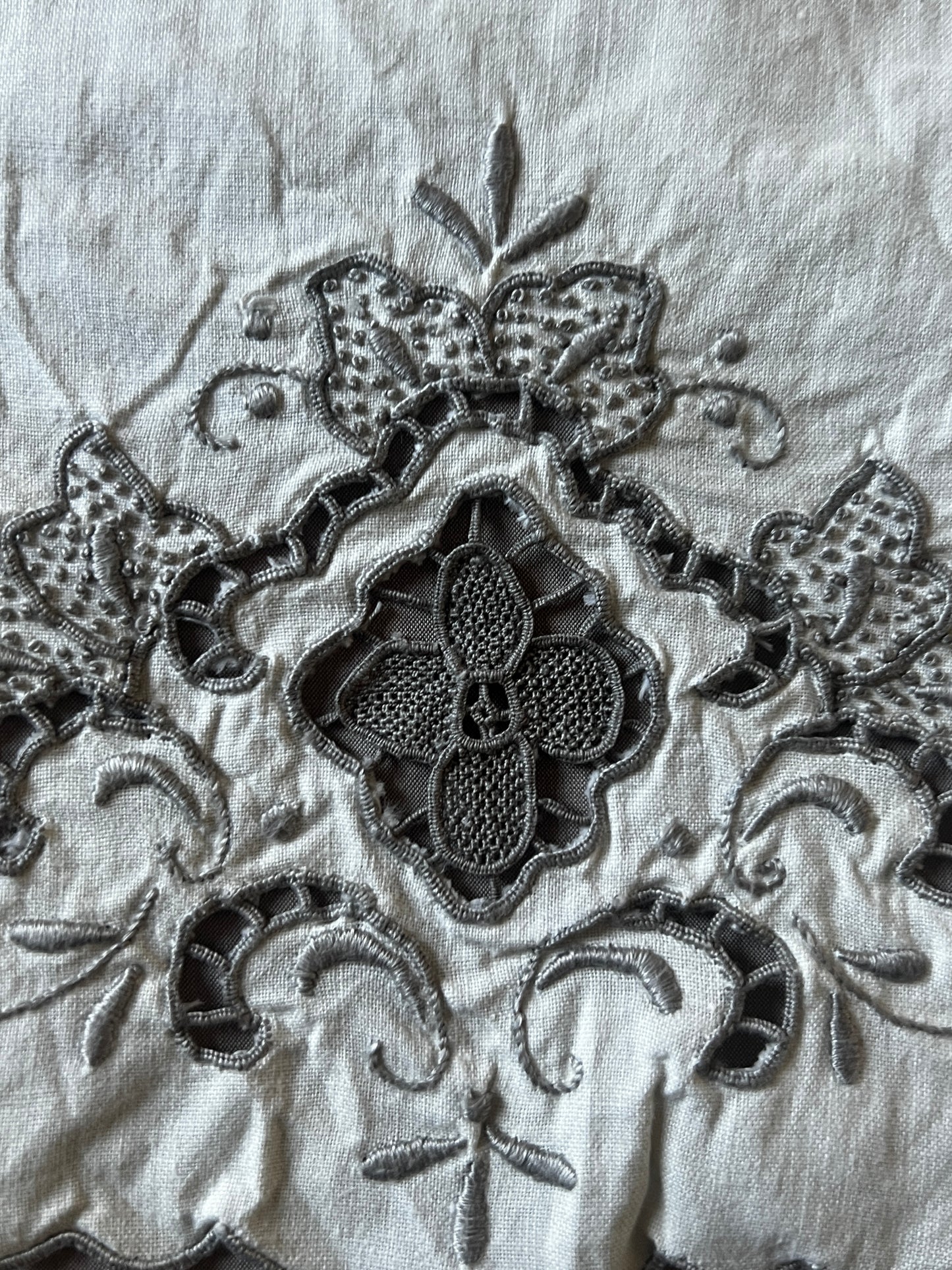 マデイラ刺繍ドイリー