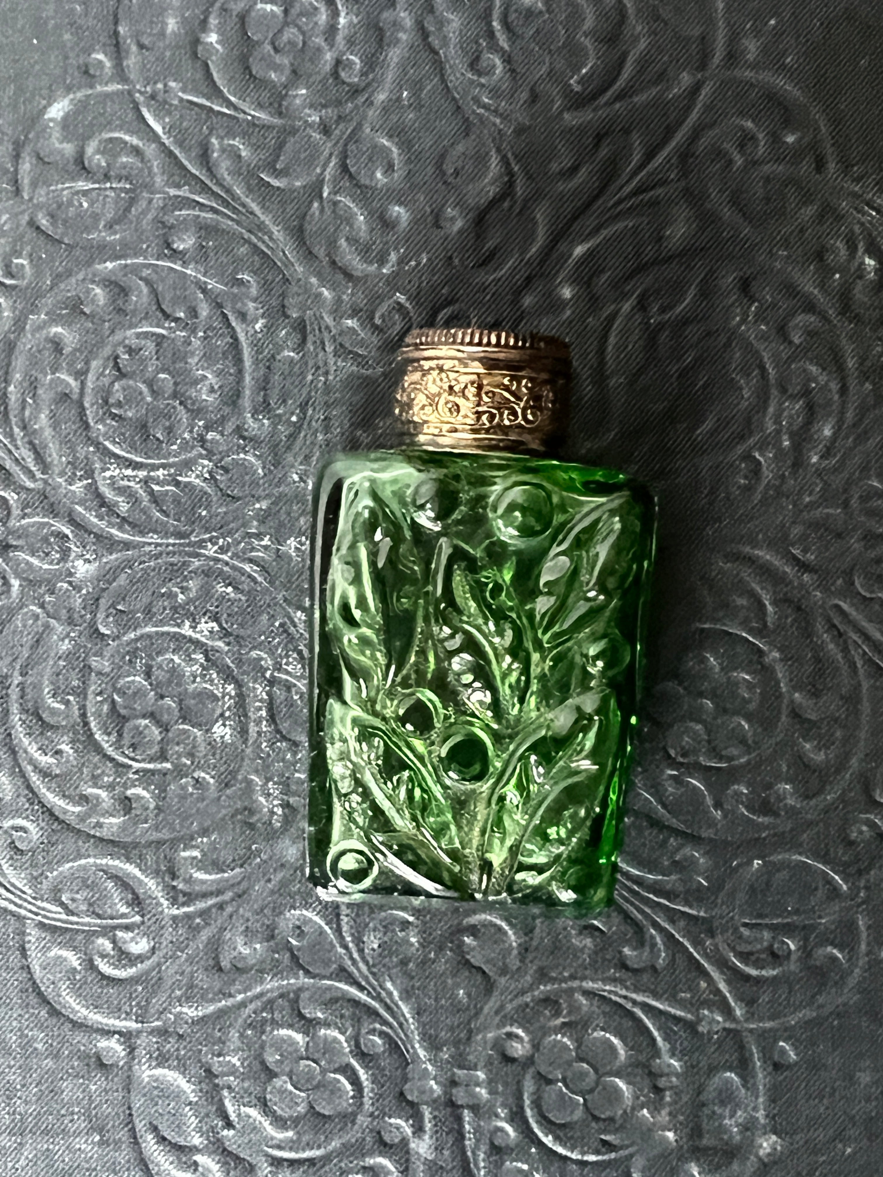 ☆古い小瓶(グリーン) – France Antique 銀色アンティーク