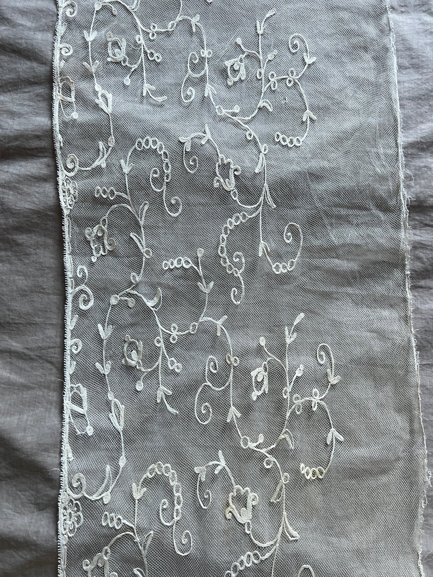 チュール刺繍レースミニヴェール
