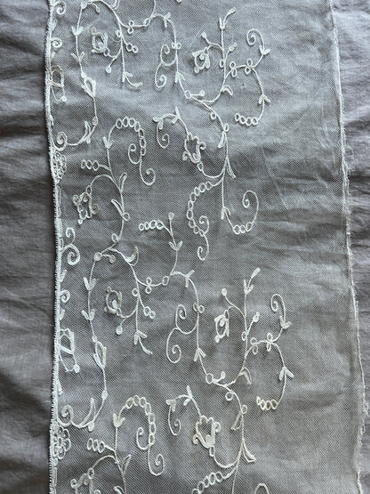チュール刺繍レースミニヴェール
