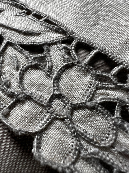 カットワーク刺繍クロス