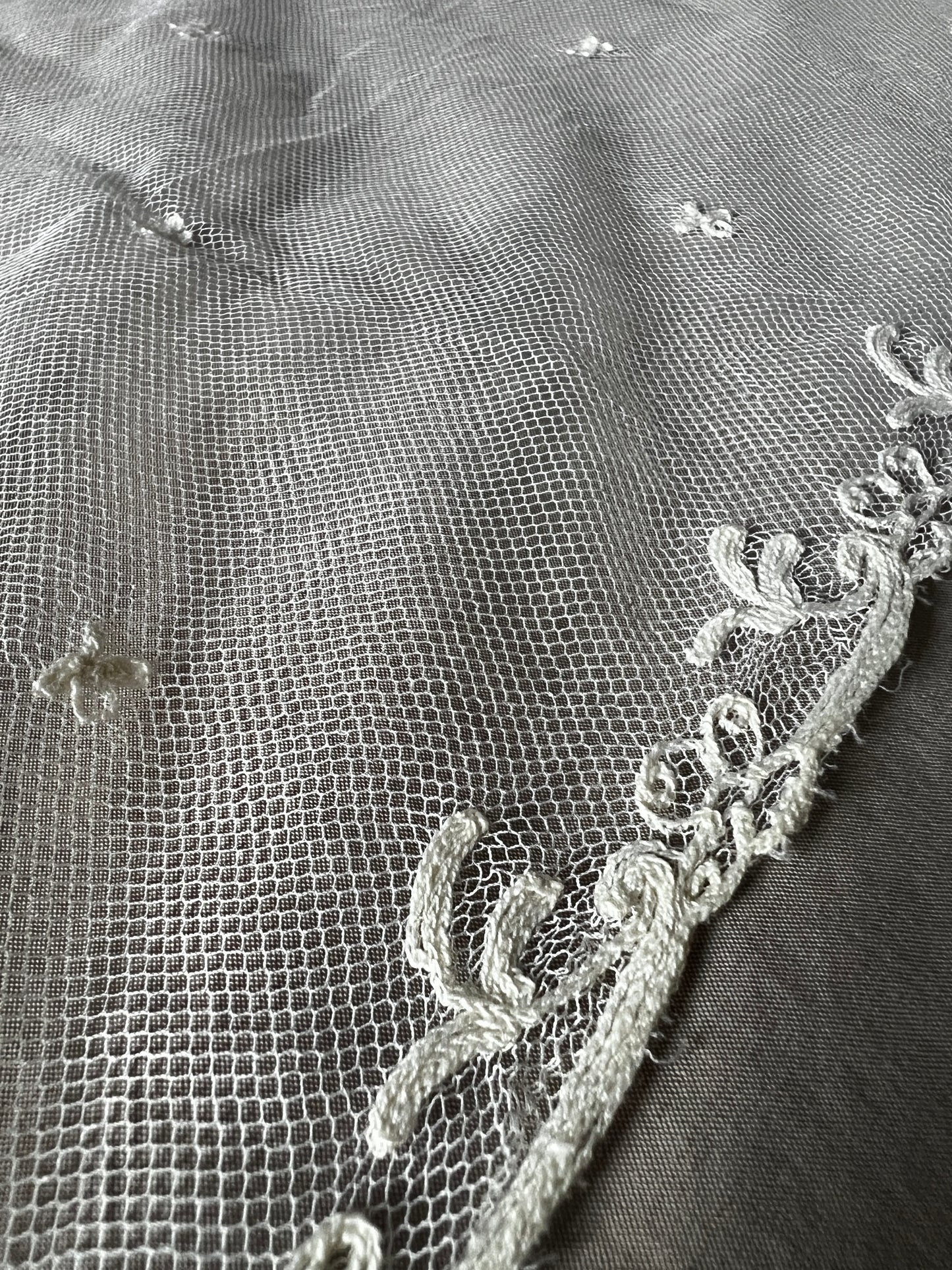 チュール刺繍レースミニヴェール