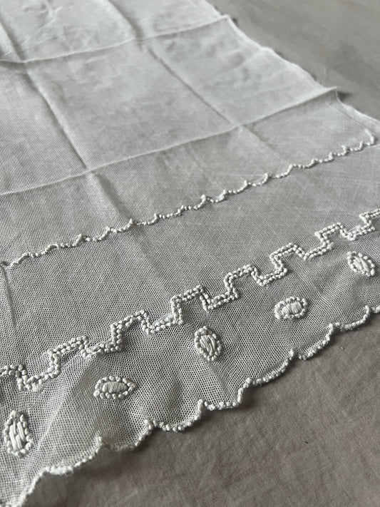 チュール刺繍レース