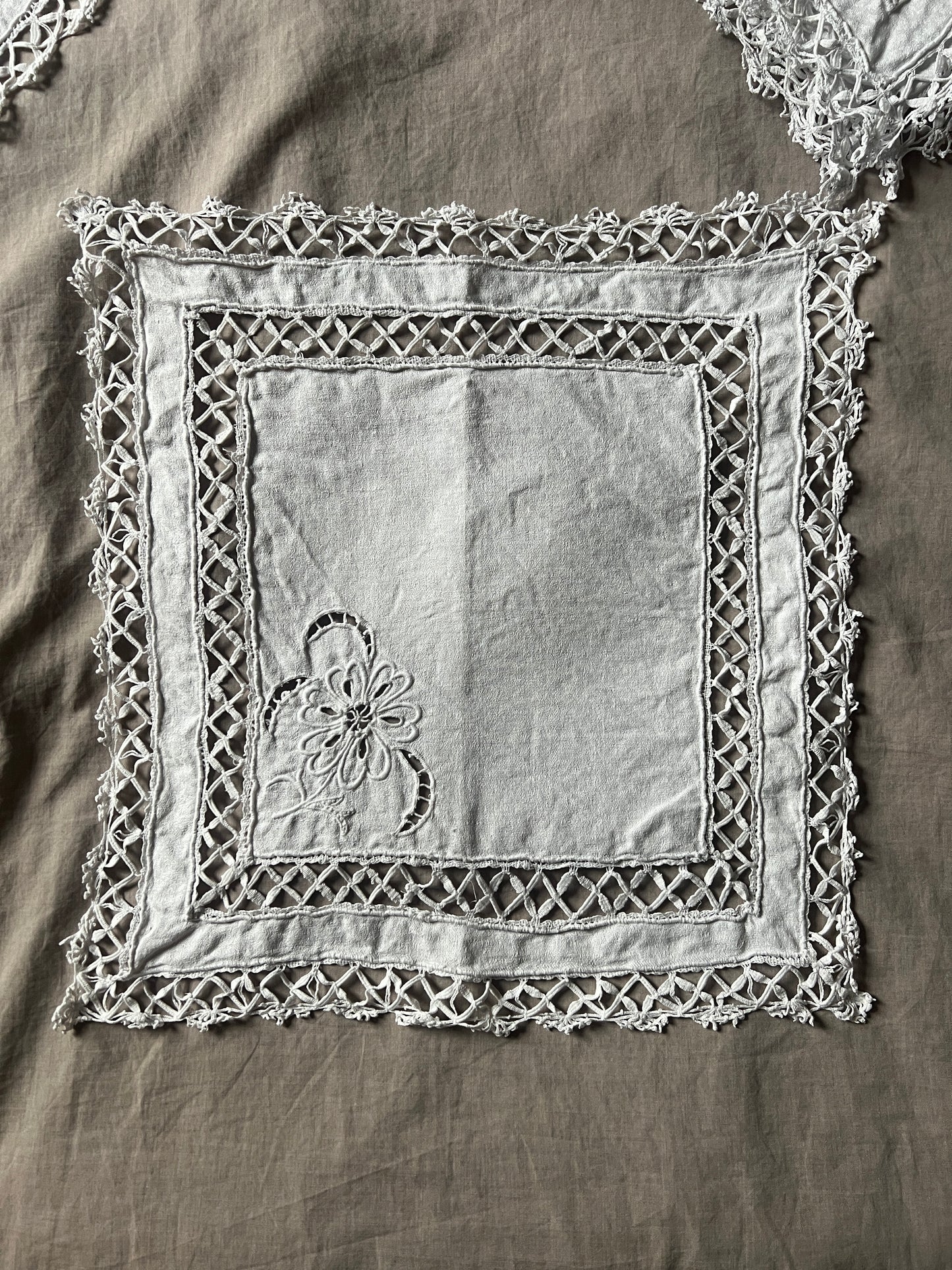 刺繍とレースのクロスセット