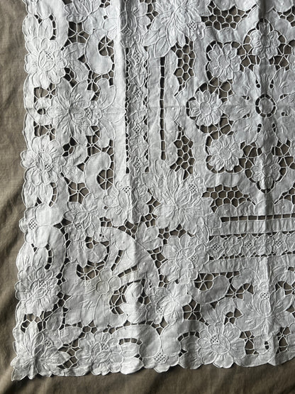 カットワーク刺繍クロス