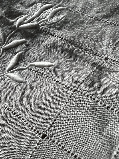 白刺繍クロス