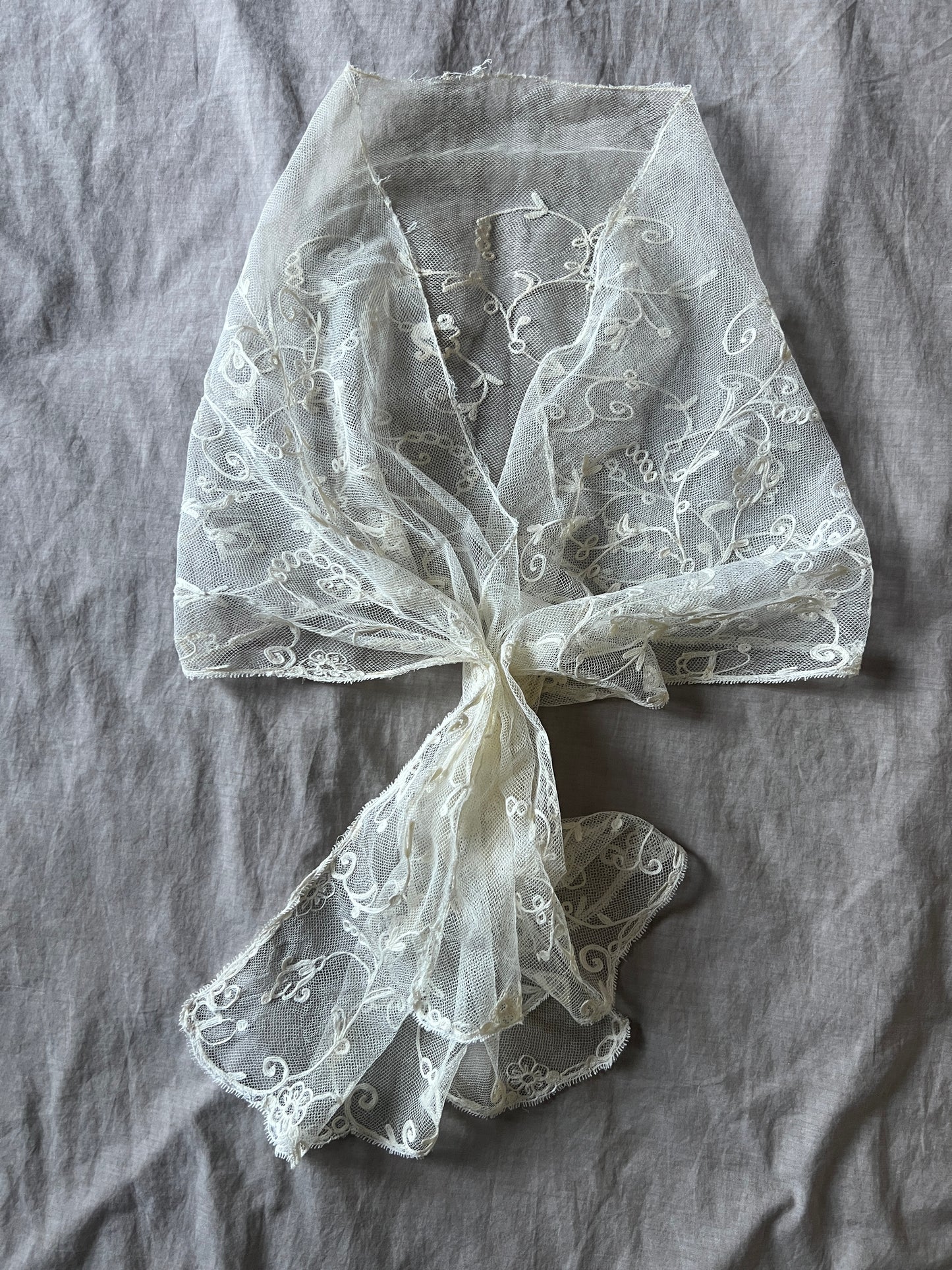 チュール刺繍レースミニヴェール