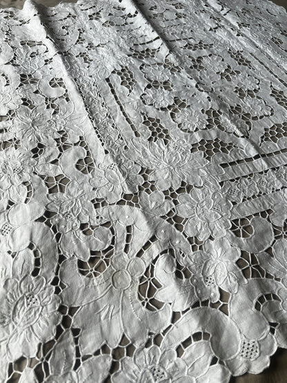 カットワーク刺繍クロス