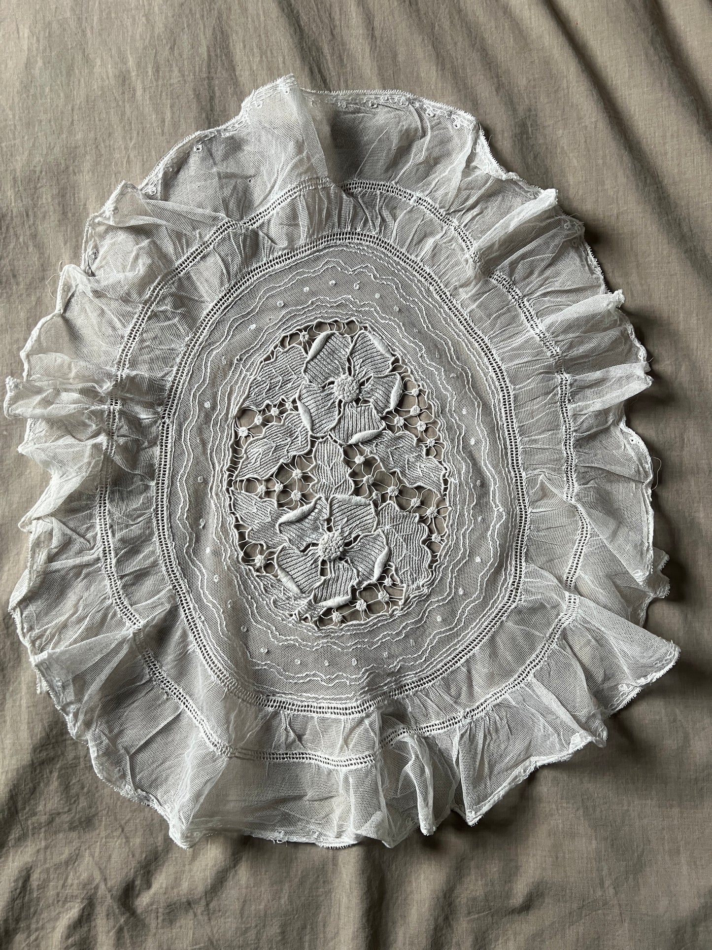 チュール刺繍レース楕円形フリルクロス