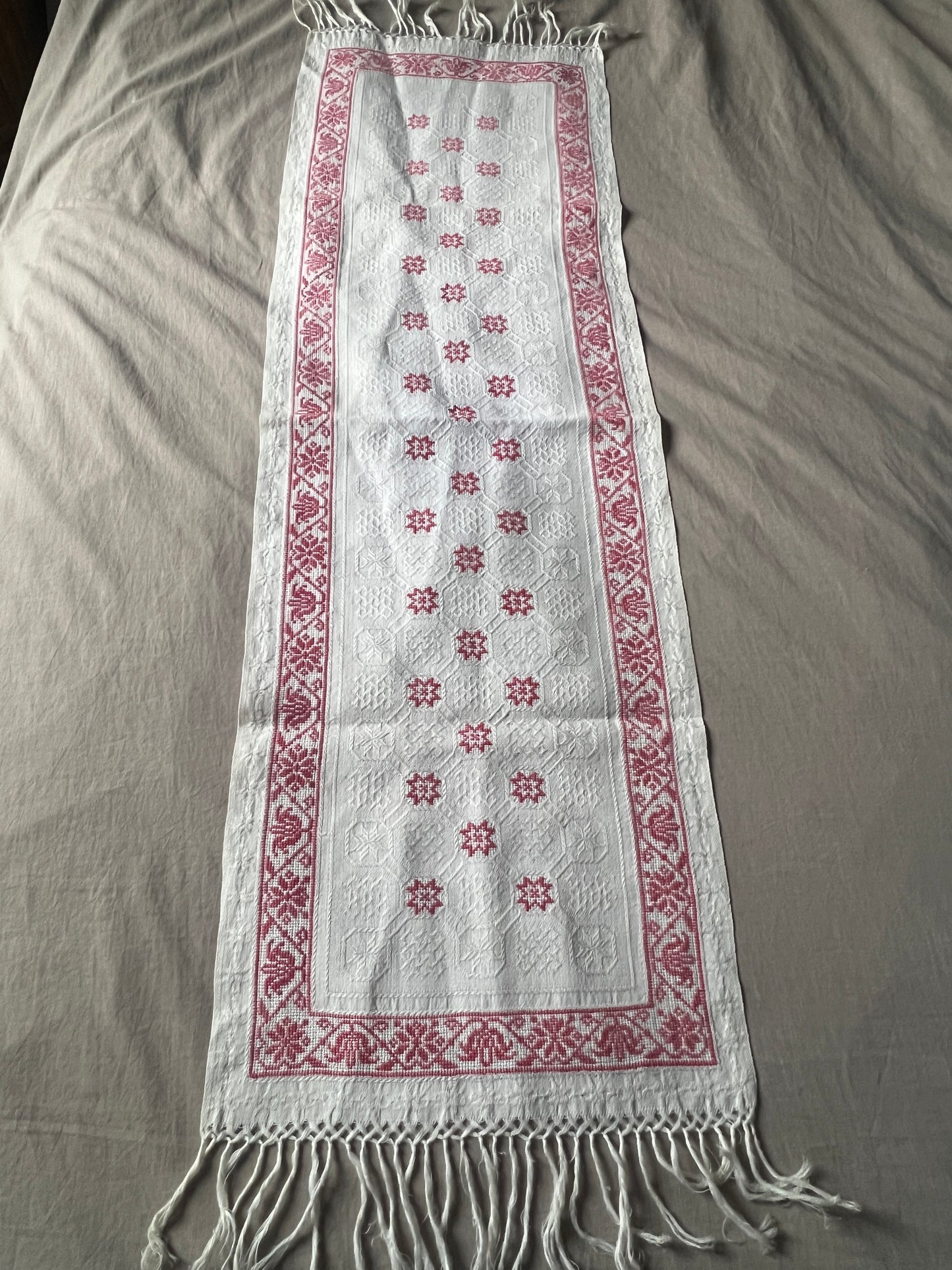 赤糸刺繍テーブルセンター