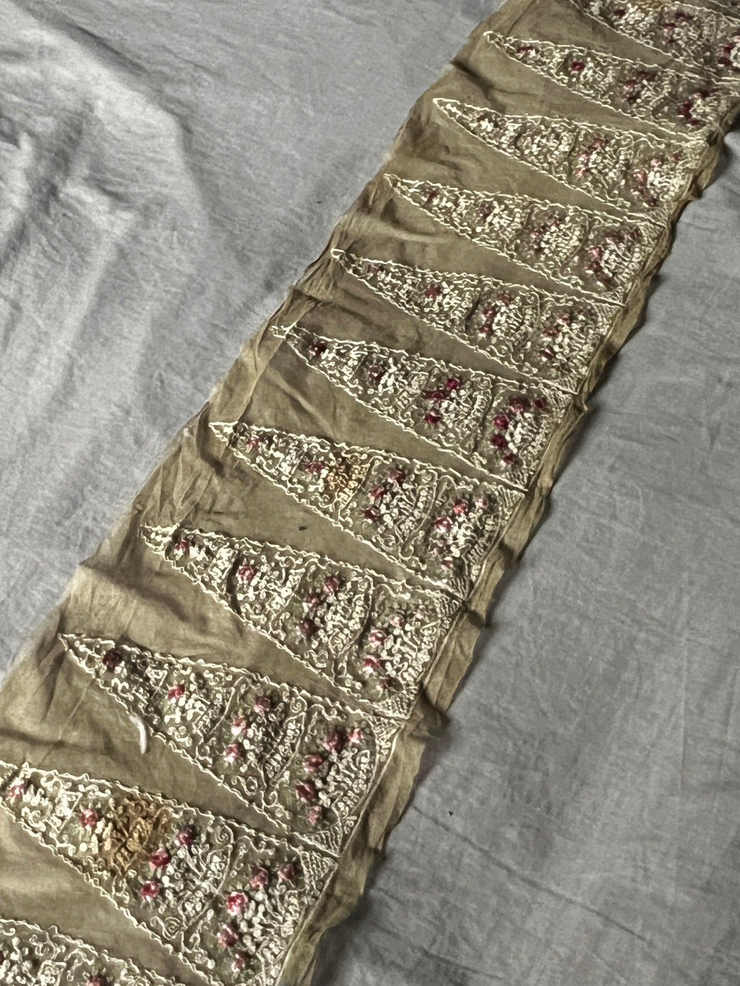 チュール刺繍レース