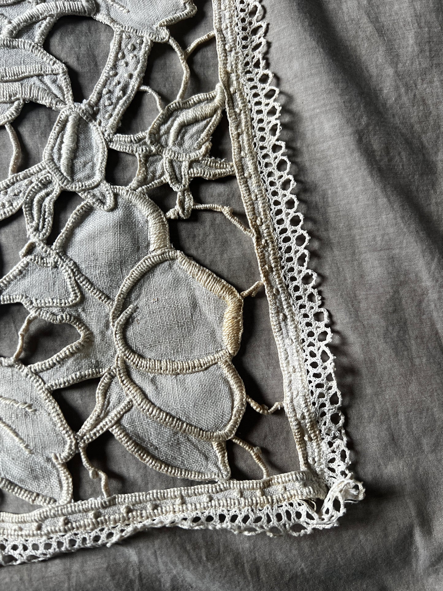 カットワーク刺繍クロス