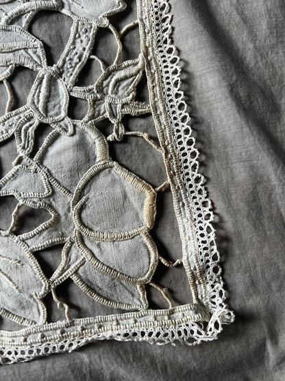 カットワーク刺繍クロス